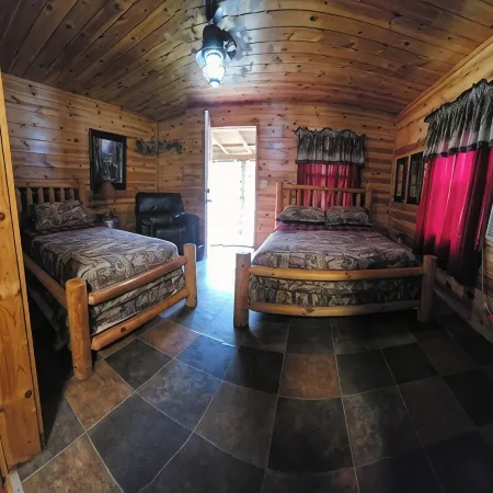 Little cabin in the heart of the Kiamichi Mountains 33 miles from Hochatown, OK