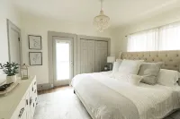 Historic bungalow less than a mile from downtown on greenway trail - 4-Star