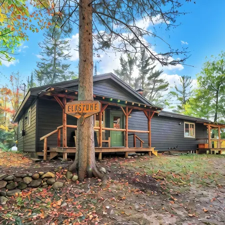 The Elkstone - Hot Tub! Hotels in Conover