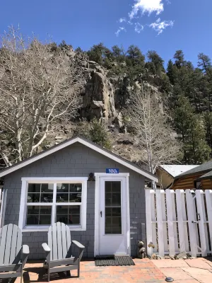 Cozy Cabin in Downtown Estes Park - Alphydda