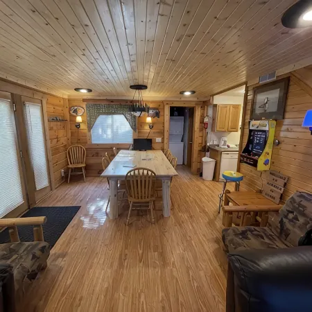 Entertainment Cabin: with 8 Large Screen TV's on 1 Wall.  Great for Small Groups
