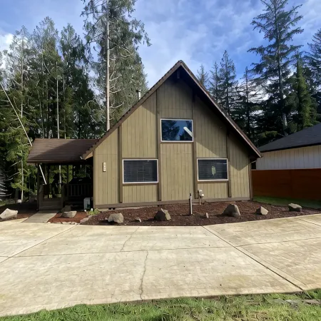 Vintage A frame home in Florence! 2 bedroom 3 beds, sleeps 6.