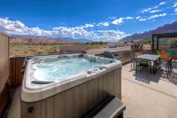 Luxury twin home.  Beautiful views. Private hot tub. Covered outside patio. - プライペートプール