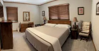 Spacious, Remodeled, in a Quiet Family Oriented Neighborhood - Wifi