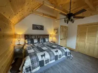 Luxury cabin with a million dollar view and hot tub - Chalets