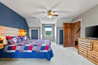 Pet + Family Friendly, 4 mins to Golf, on the Bourbon Trail, & close to the Ark! - 小木屋