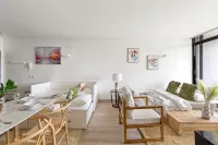 A Lux 2BR Apt Next to Melbourne Uni, FREE Parking - 3-Star
