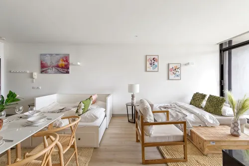 A Lux 2BR Apt Next to Melbourne Uni, FREE Parking - 3-Star