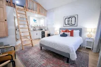 5Br Franklin Retreat w/ Private Studio & Big Yard - ブティック