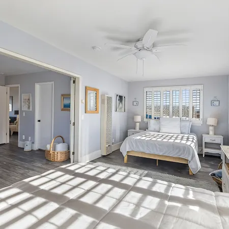Strandcastle - Oceanview  - Dog Yard - SO much Parking! - Steps from Sand