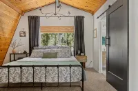 Mellow Mountain A-frame Hideaway with Hot Tub - Hytter