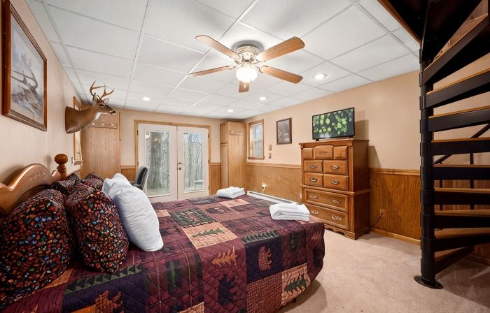 HOT TUB! Tiny Home Fire Pit! Pet Friendly on 5 Acres of Seclusion!
