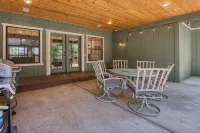 Large Family Retreat---6 BEDROOMS, Sleeps 16!! - Chalets