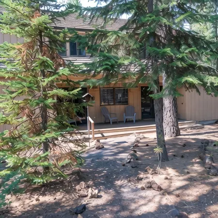Walk to Food/Shops and Sharc, 10 Passes, A/C, 3 King Beds, Pool Table