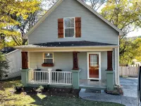 Charming 3-bed house near Baker Creek in south Knox! Pets Welcome! - 4 estrellas