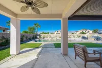 Beautiful 5 BR house with Olympic size Pool and SPA in Indio - Bathtub