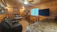 Secluded Black Hills Studio Cabin Near Crazy Horse and Custer State Park - Hytter