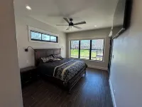 New Lake Paradise! 4 bdrm 3.5 ba house w/ lift, deck, grill, sauna, smart, media - Homestays
