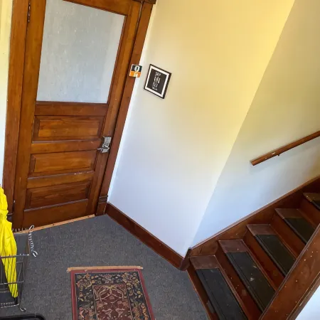 Historic Hewitt Onion Tower Apt 2 Studio in Central Marquette with Sauna Access