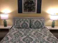 Family resort atmosphere on beautiful Atlantic Beach, North Carolina - ビーチサイド