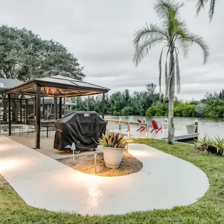 Manatee Key- Heated Pool/Dock/Close to Beach