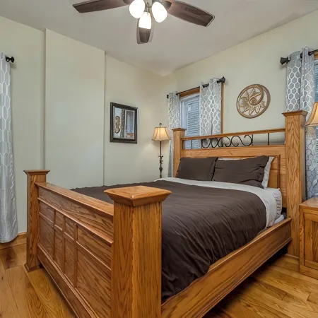 Amazing! 2 Bed Townhouse in the HEART of Dbq!