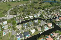 Waterfront Fort Lauderdale House with Heated-pool -  3 Bedrooms 1.5 bathrooms - 4 étoiles