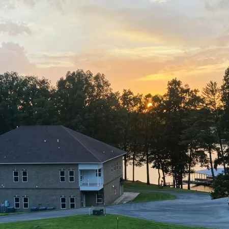 Lakeview Retreat, Covered Boat Slip, Swim Ladder, Sleeps 12