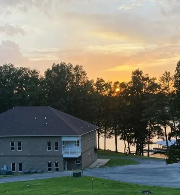 Lakeview Retreat, Covered Boat Slip, Swim Ladder, Sleeps 12 - Wifi