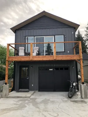 Newly Built 1-bedroom house w/ deck, W/D, full kitchen, WiFi in SANDPOINT - 3-Sterne
