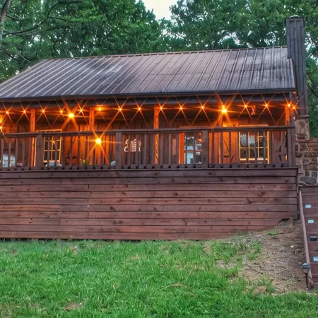 3Br Cabin, Hot Tub, Mountain View, Firepit, Playset, Pets OK, Sleeps 8