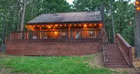 3Br Cabin, Hot Tub, Mountain View, Firepit, Playset, Pets OK, Sleeps 8 - Homestays