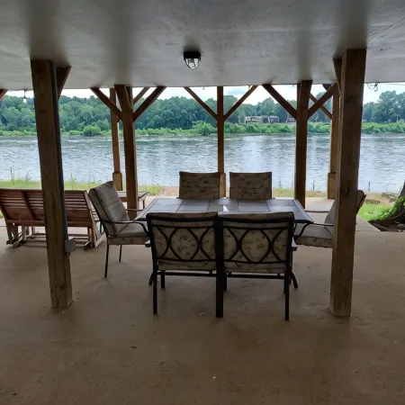 Riverfront Retreat & Fisherman's Gold, on TN River