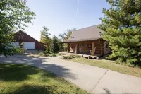 Beautiful rustic and secluded cabin on a dead end lane and close to Galena, IL. - 3-stjärniga