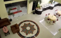 Hotel Grand Mahkota Lamongan - parking