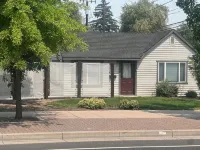 Cute Bungalow w/ garage Downtown Redmond - 4 guests - 3-Star