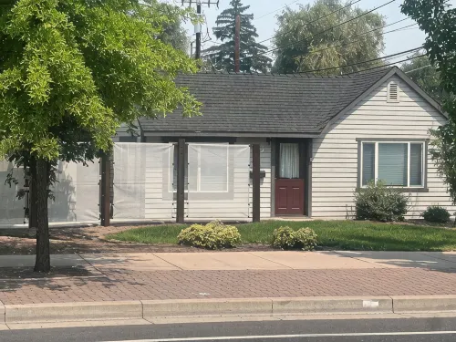Cute Bungalow w/ garage Downtown Redmond - 4 guests - 3-Star