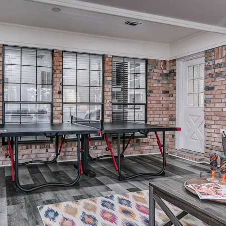 This 3 Bedroom Cozy Home Sleeps 10 and is Convenient to Shopping and Restaurants
