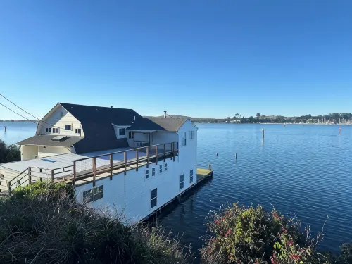 Waterfront 2 Bed-King/Queen , 2 Bath + Incredible Views Perched  over Bodega Bay - Wifi