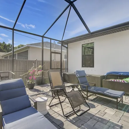 Amazing Outdoor kitchen & Private Screened In Pool