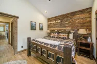 Husky Hideaway - Mountain views, Pet-friendly, Wi-Fi, and King Bed. - 3성급