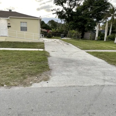Lovely # 3 apartment near Lake Okeechobee and Marina.