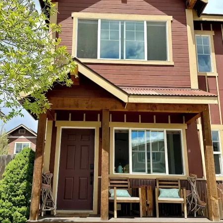 Downtown Carbondale Duplex with Enclosed Yard, no cleaning fee