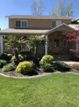 Beachy Home in Provo. Large deck with builtin hot tub, Fire pit, Palapa - Boutique