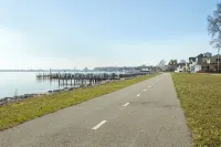 湖邊新裝修兩卧室度假小屋 - 民宿
