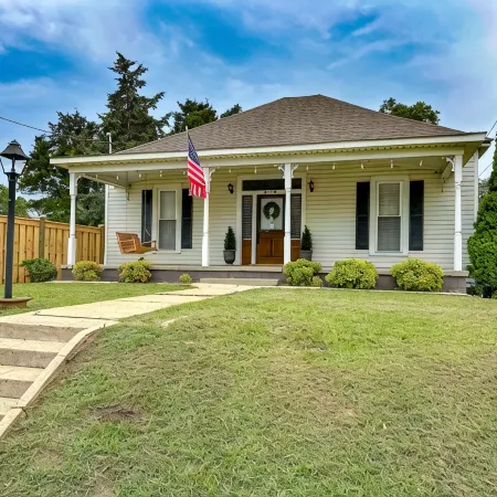 Charming Retreat just 3 miles from the University Of Alabama