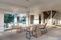 The Salty Bungalow - Pool, Pet Friendly, Walking distance  to Beach! - Wifi