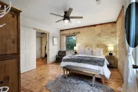 Luxury Home with Fire Pit & Hill Country Views - 부티크