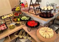 Meridian Hotel - breakfast
