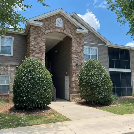 2 BR/ 2BA Condo1 King /2 Full beds Sleeps 6 close to OWA & Foley Tourism Complex